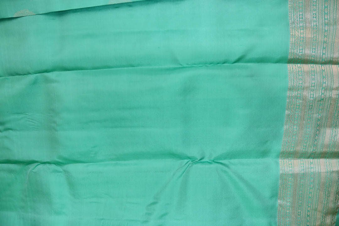 CaptivatingLight Green Pure Kanjipuram Saree